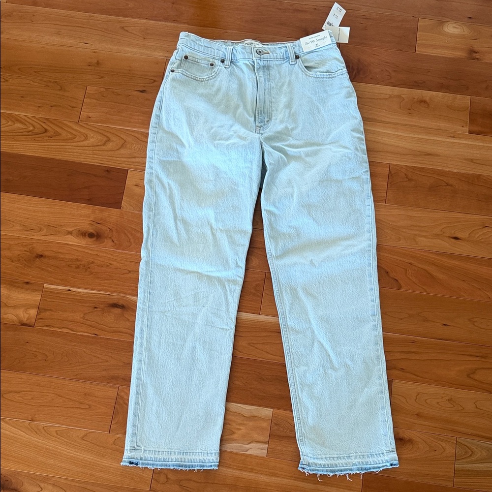 Abercrombie & Fitch Women’s Light Wash 90s Jeans